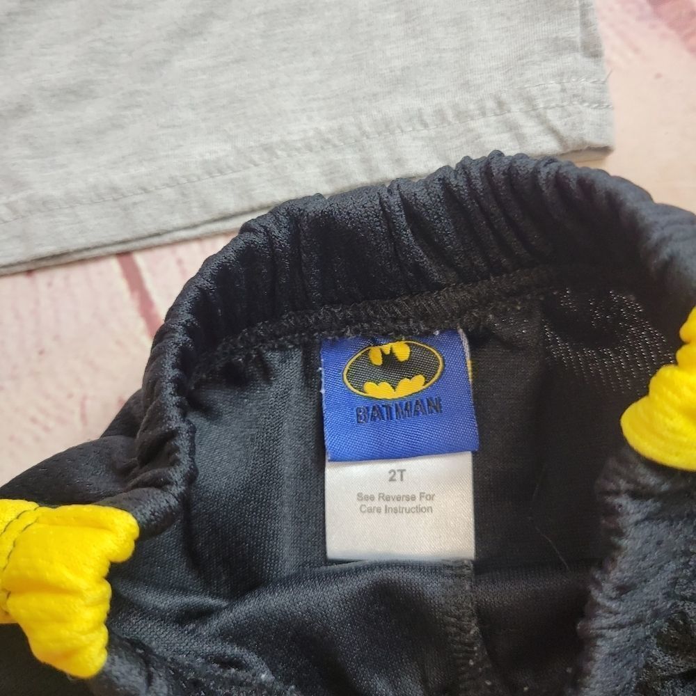 Batman outfit 2T - Picture 4 of 5